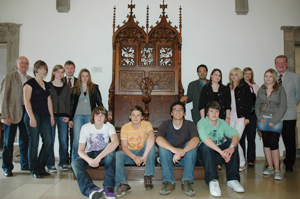 Jugendgruppe im Rathaus